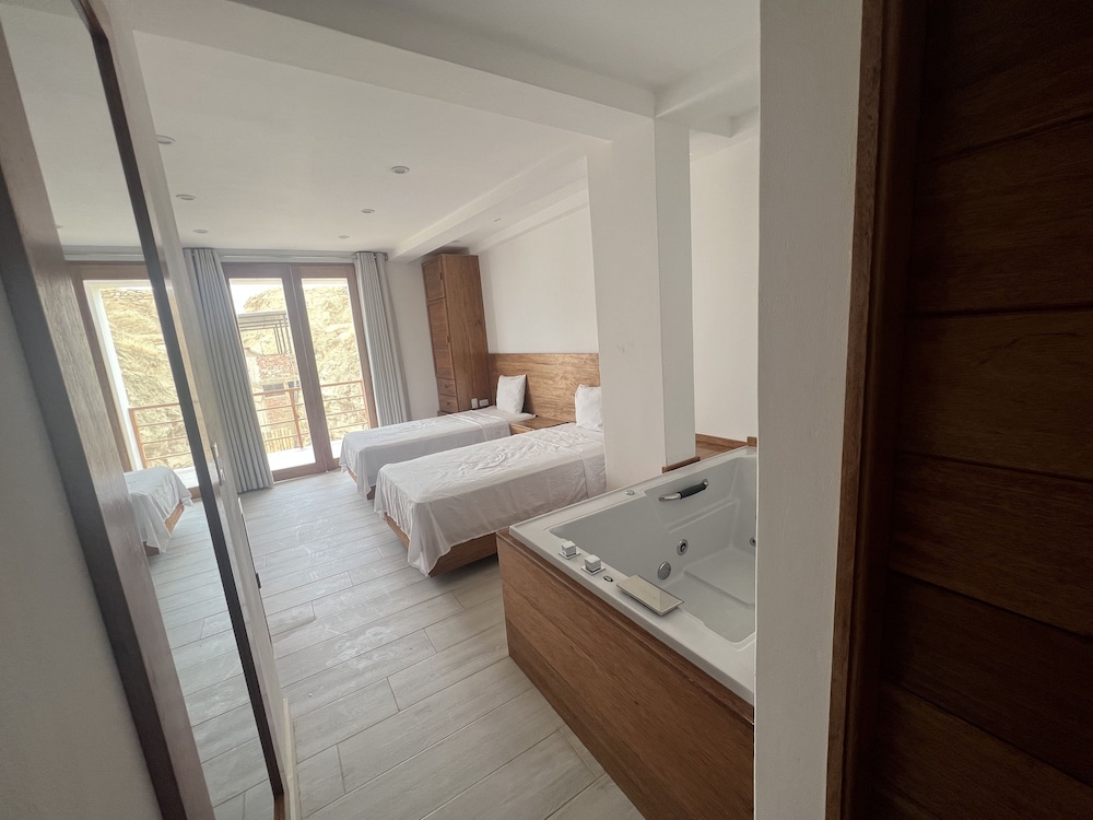 Deluxe Double or Twin Room photo 1