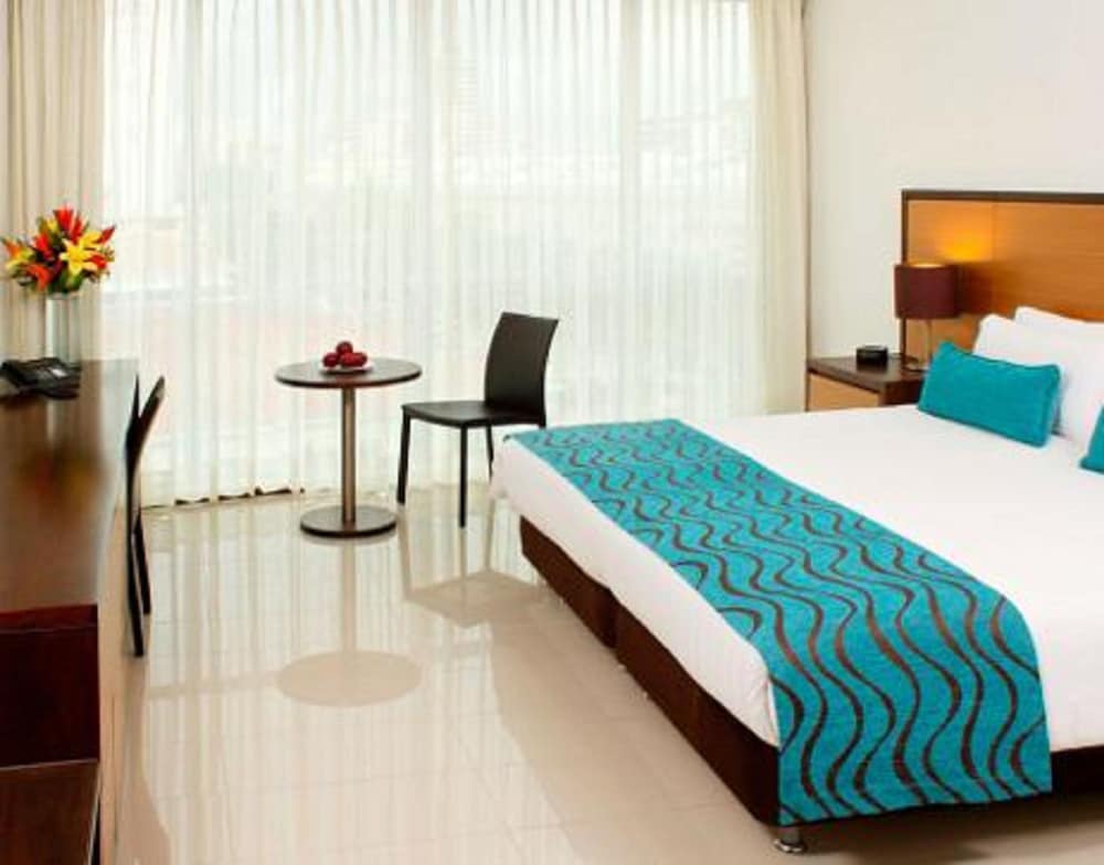 Deluxe Room, 1 King Bed - Photo 4