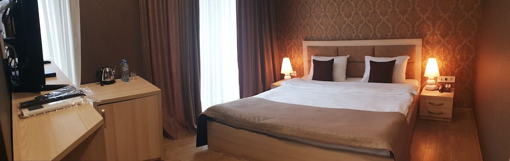 Suite, 1 Double Bed, Mountain View photo 3