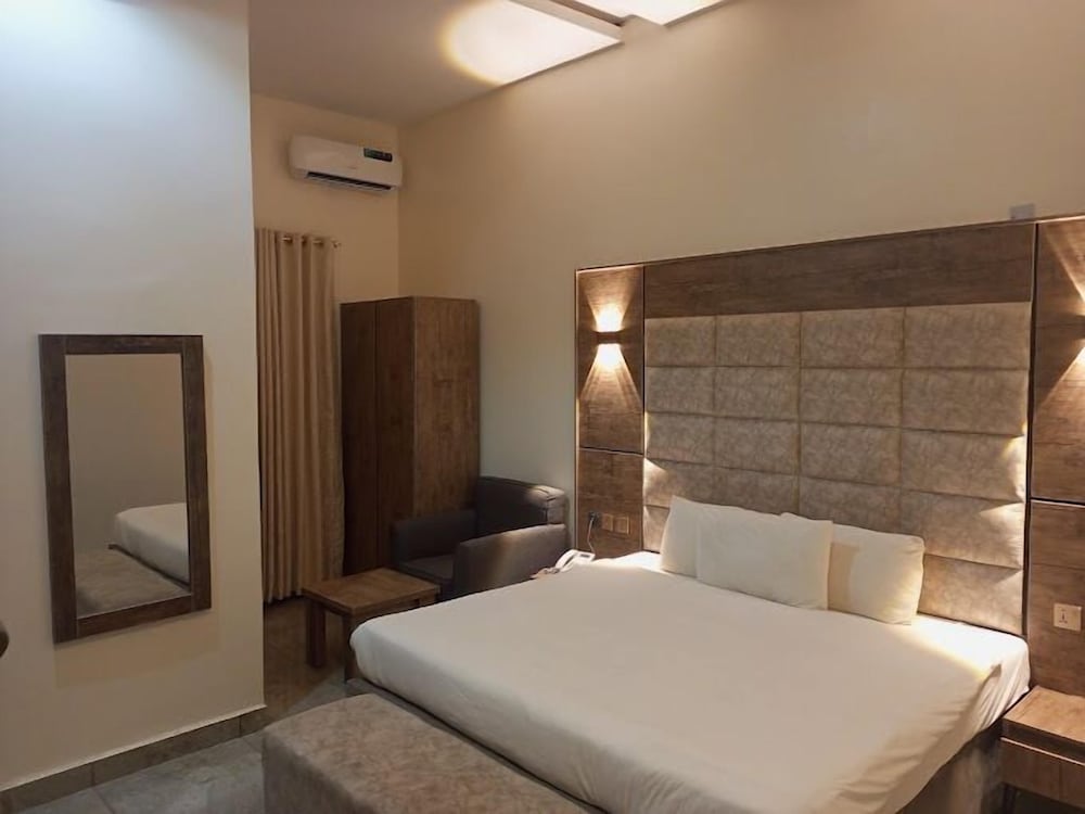 Deluxe Room, Balcony, City View photo 3