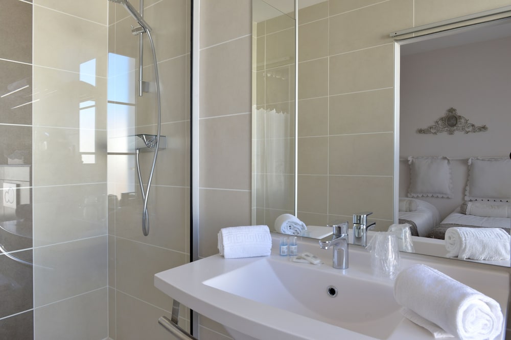 Comfort Twin Room, 2 Twin Beds, Pool Access