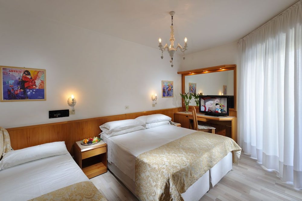Standard Double Room photo 3