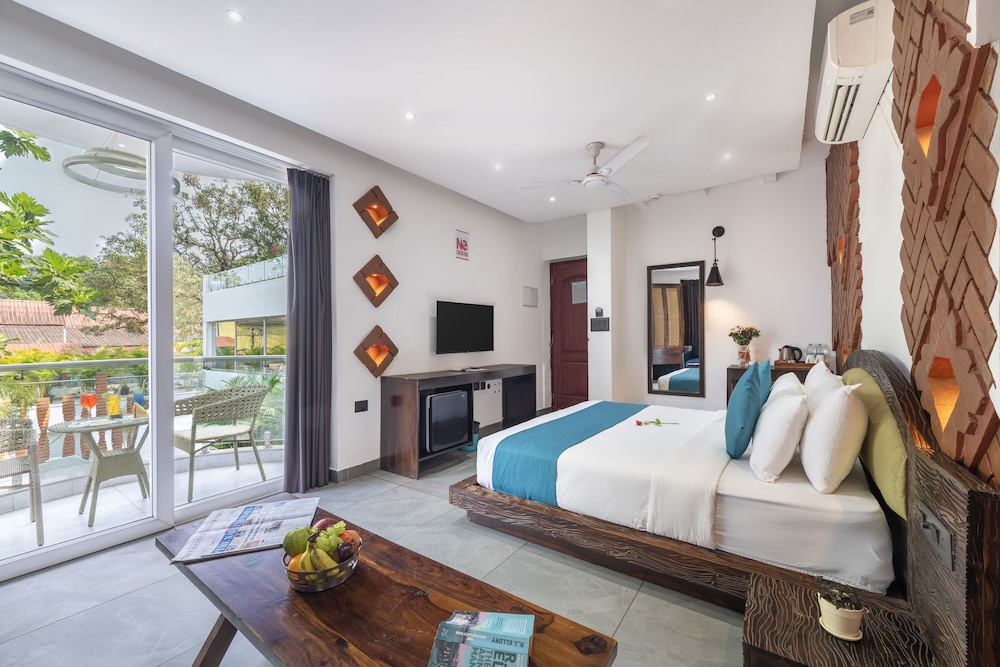 Superior Room, Balcony, Pool View