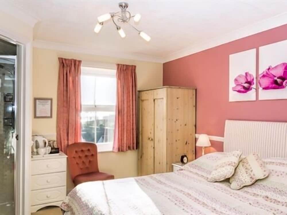 Double Room, Ensuite, Partial Sea View