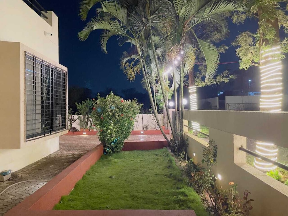 Deluxe Bungalow photo 2
