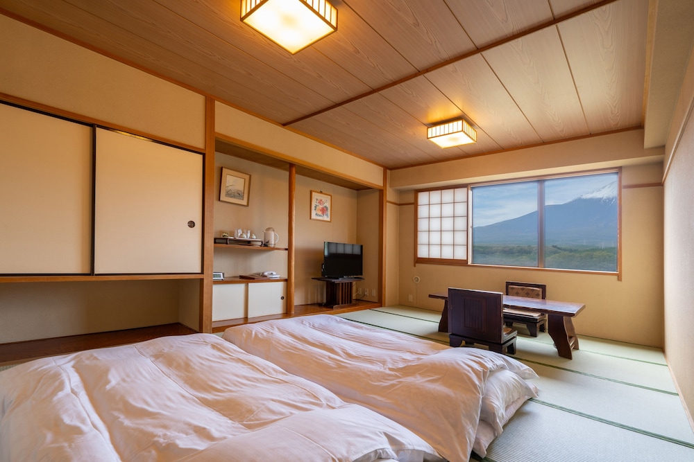 Deluxe Room, Non Smoking, Mountain View photo 1