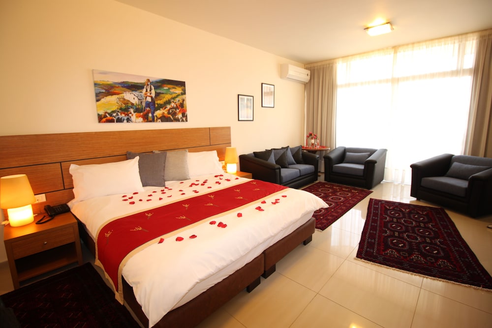 Grand Room photo 2