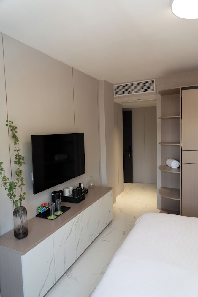 Deluxe Double Room, City View photo 2
