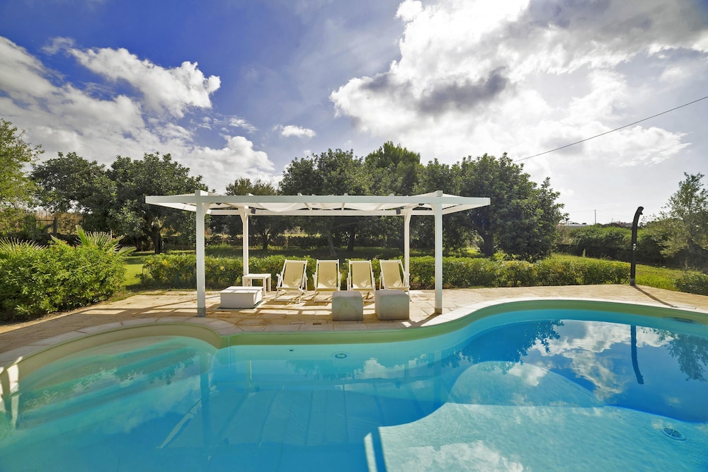 Villa photo 3