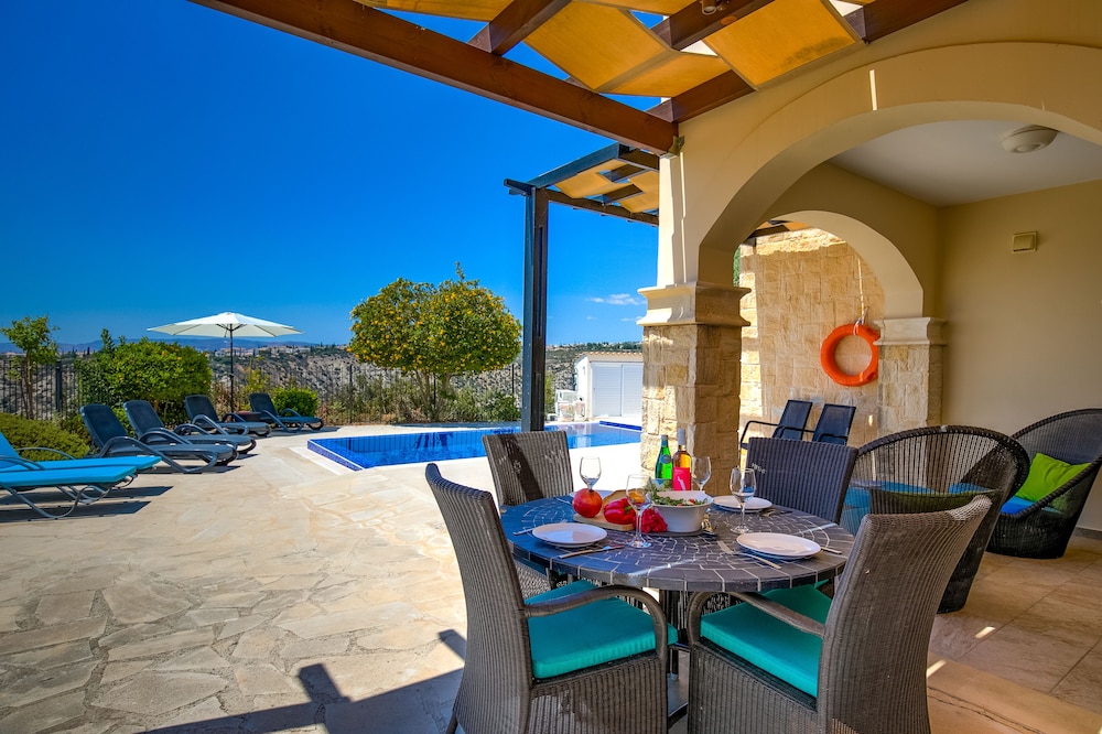 Villa photo 3