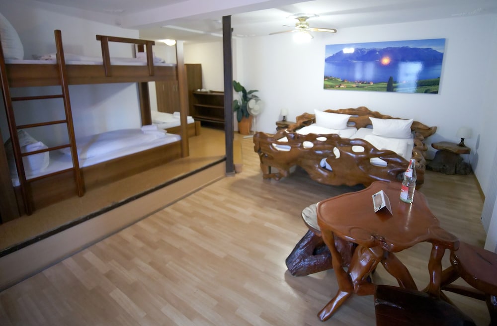 Room x 5 pax photo 2