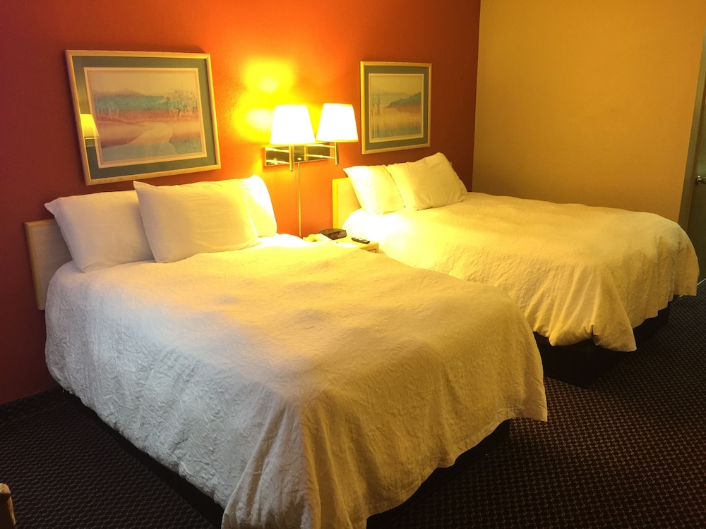 Room, 2 Double Beds, Non Smoking - Photo 5