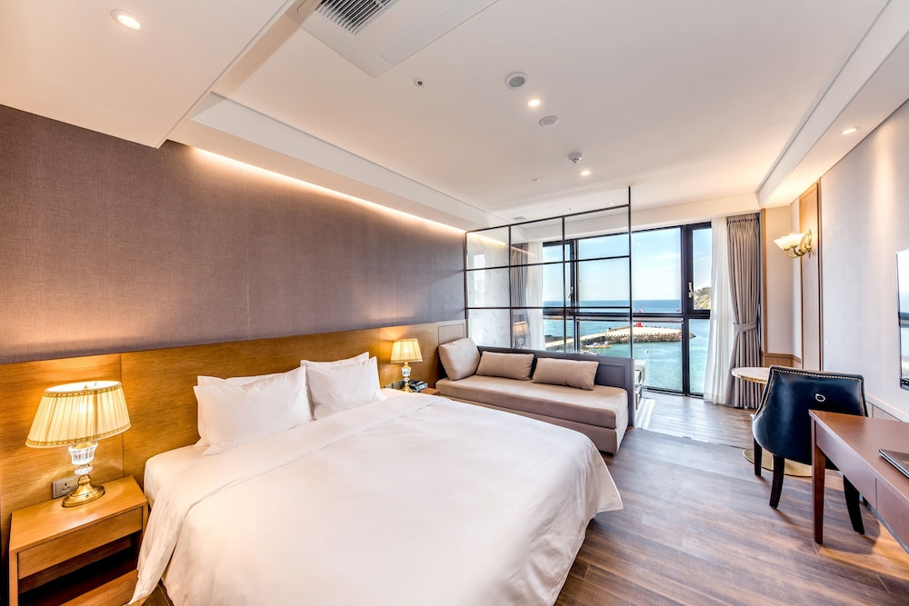 Deluxe Ocean Double (Free use of Infinity Pool included)