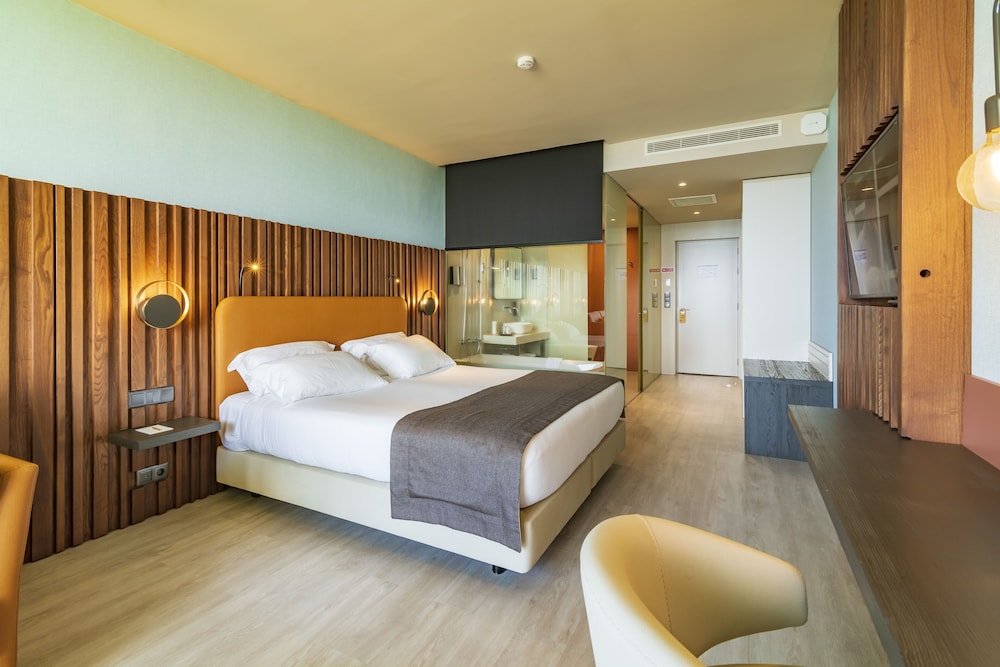 Junior Suite, Ocean View (2 Adults + 2 Children)