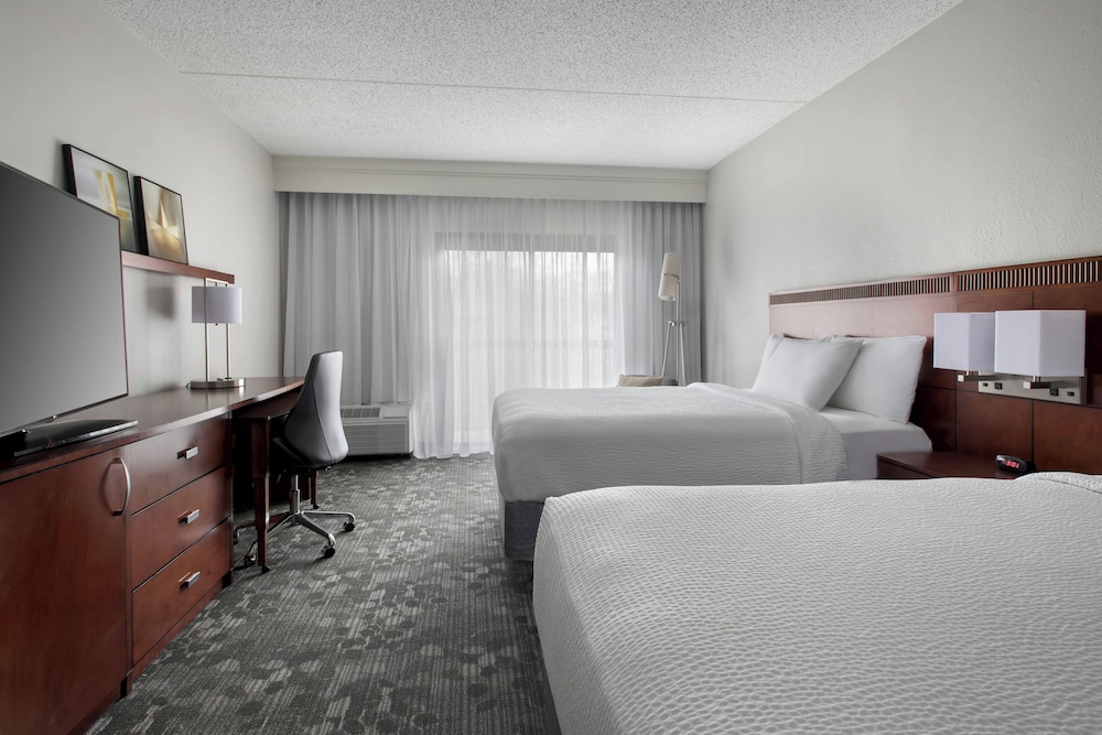 Room, 2 Queen Beds - Photo 1