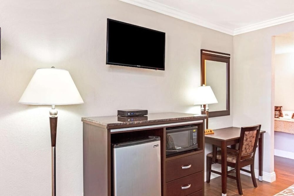 Deluxe Double or Twin Room - Photo 2
