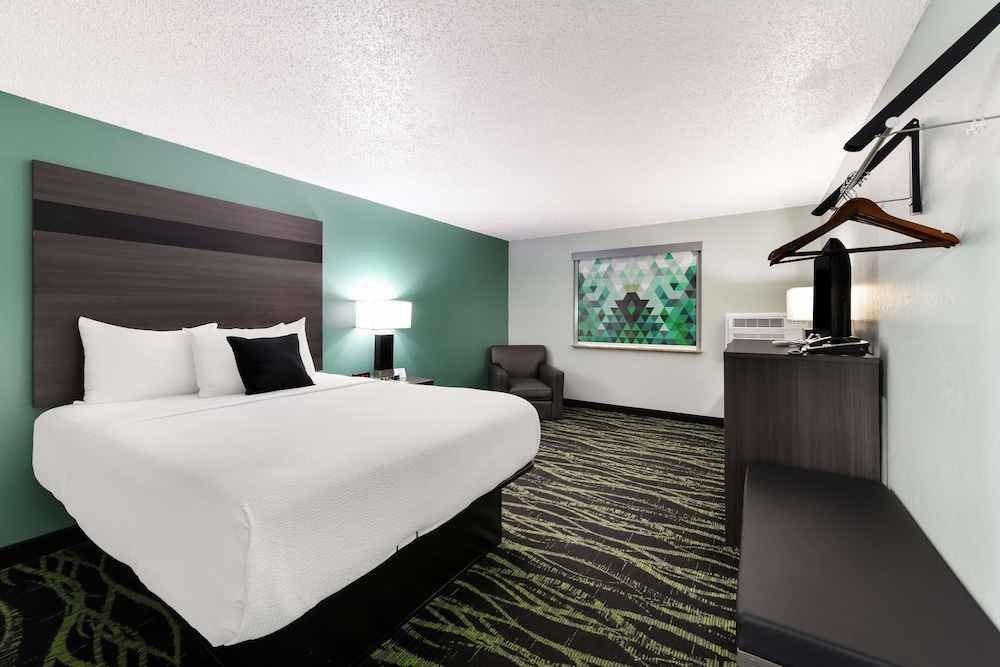 Suite, 1 Queen Bed, Non Smoking - Photo 14