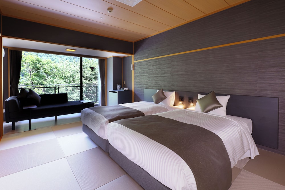 Standard Japanese-Style Bed with 10 Tatami Mats - Shared Bathroom - Non-Smoking