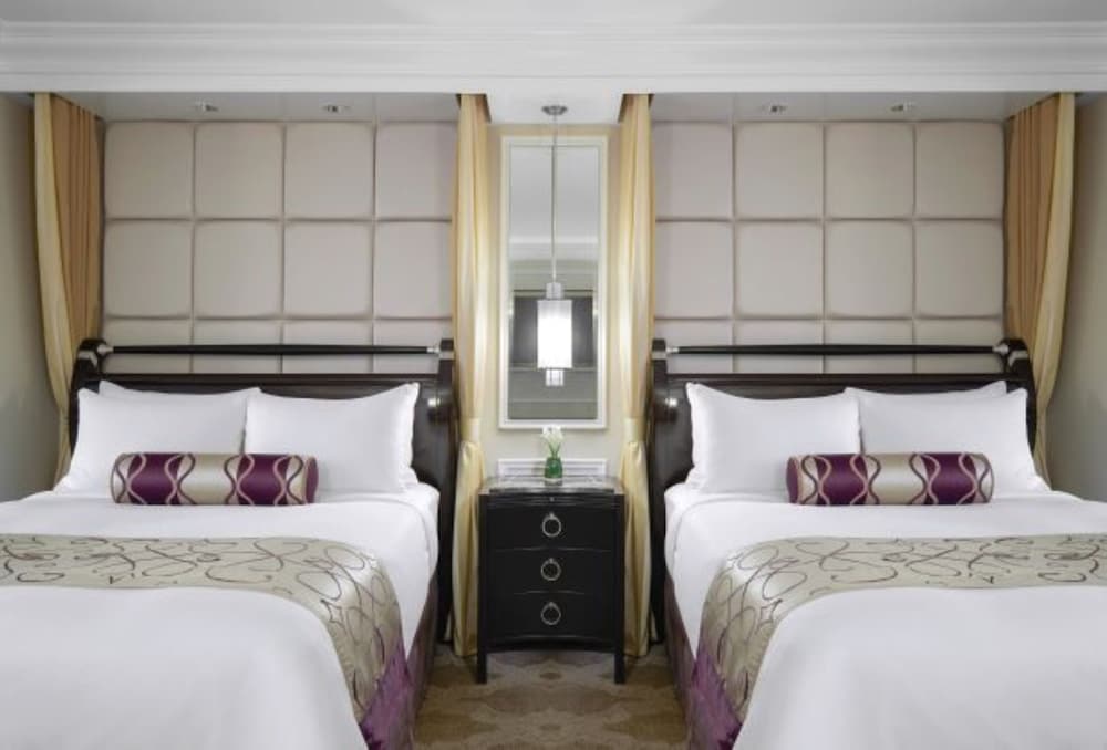 Luxury Two Queen Suite Sphere View - Photo 3