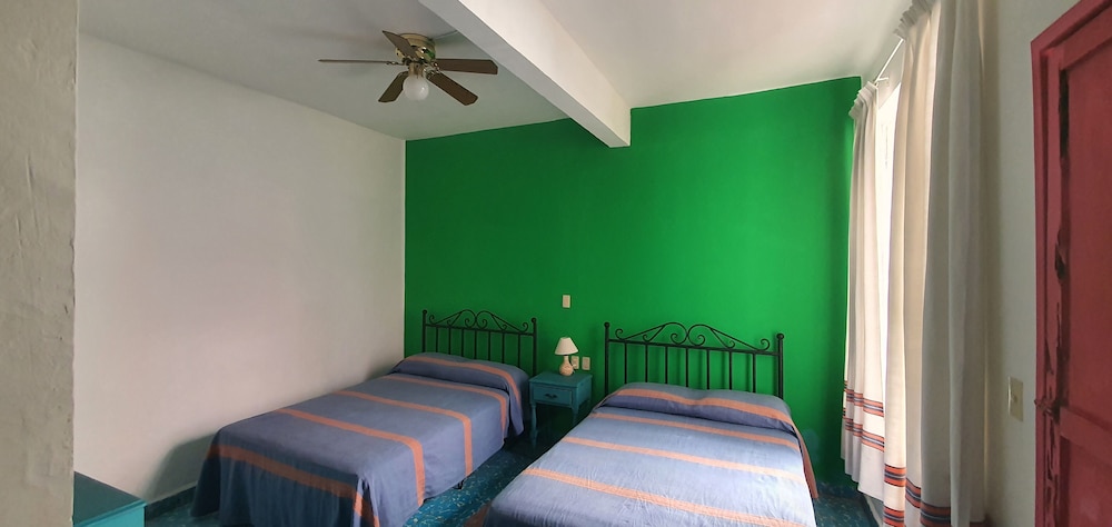 Economy Twin Room photo 1