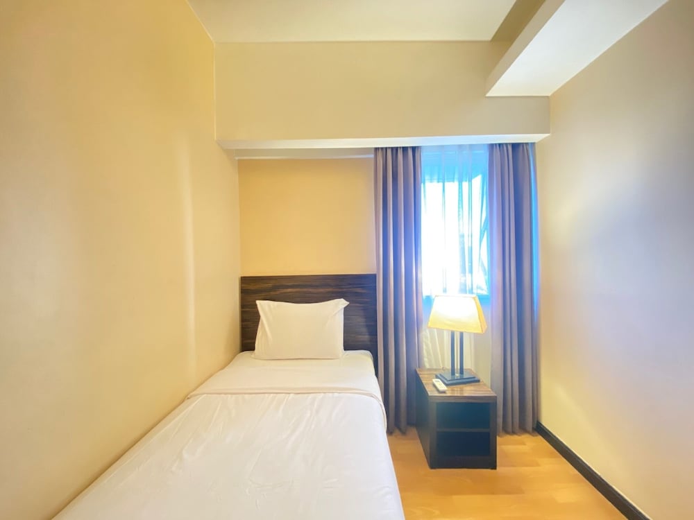 Room - Photo 11