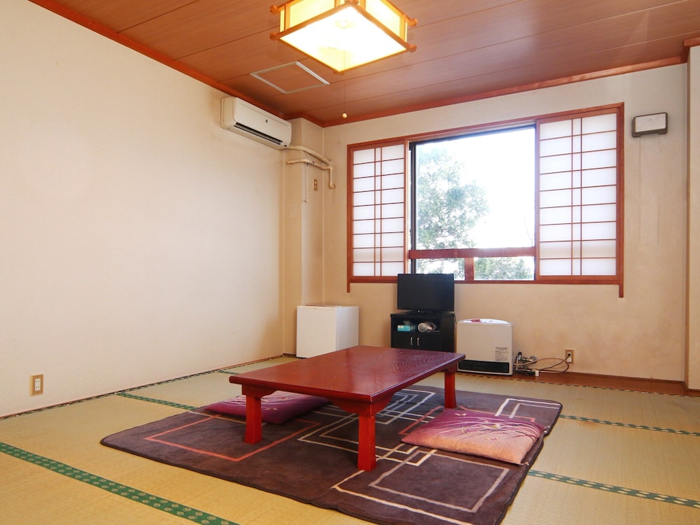 Japanese Style Room, Shared Bathroom (Tatami 8)