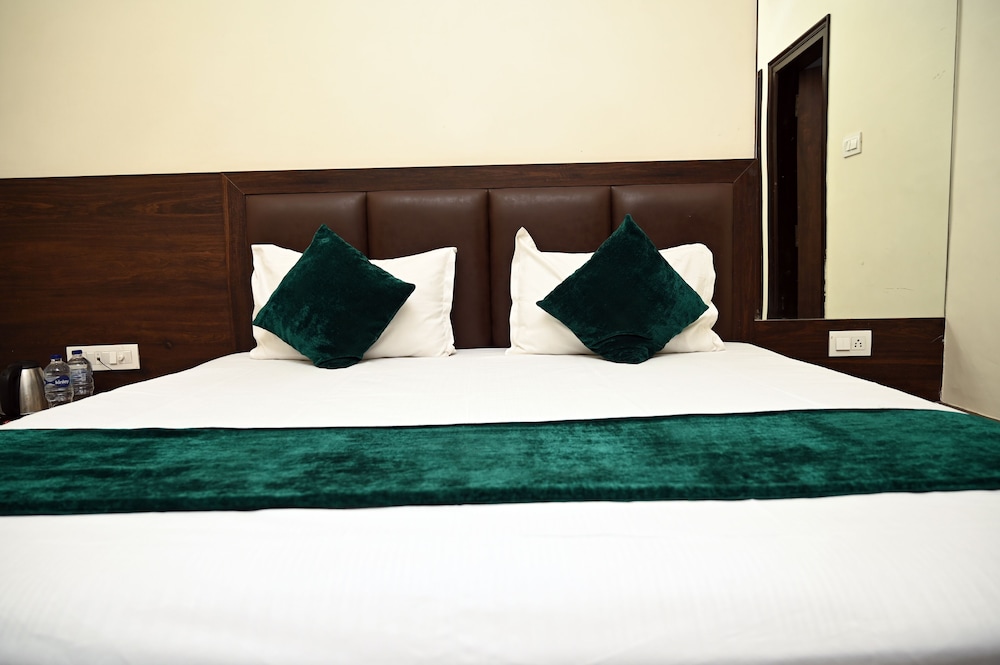 Deluxe Double Room A/C - Photo 15