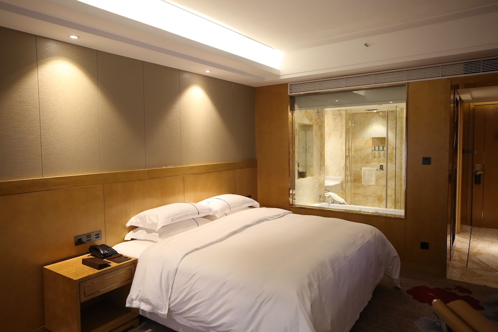 Deluxe King Room photo 2