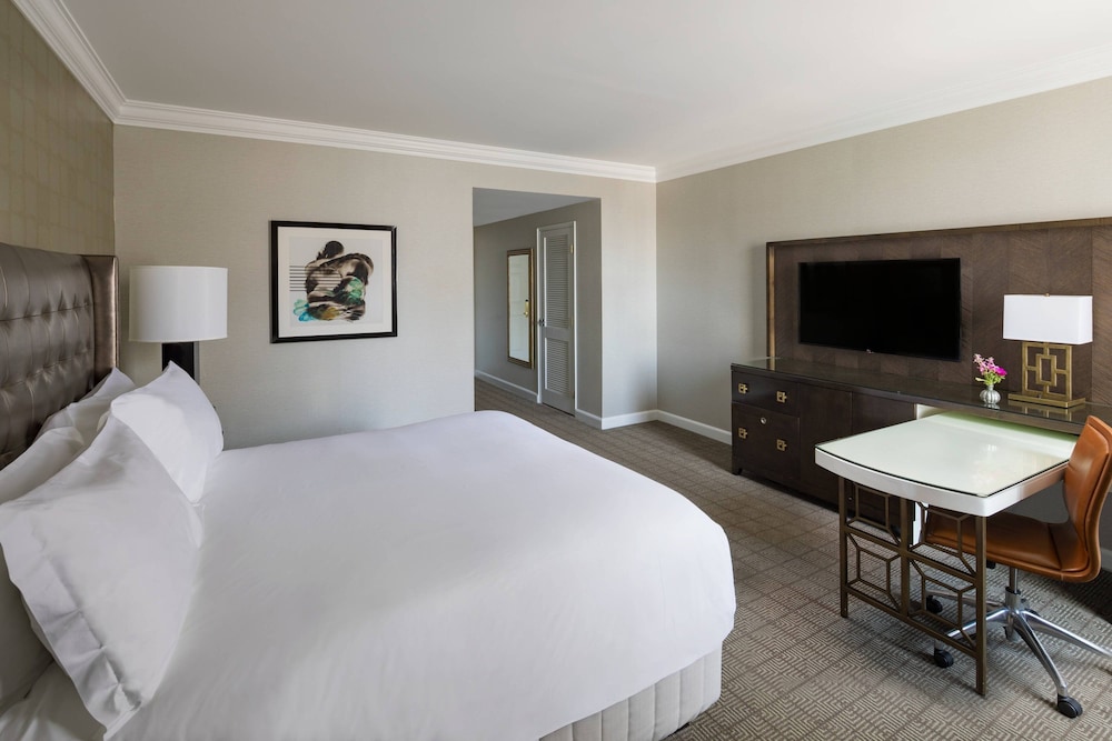 Deluxe Room, 1 King Bed - Photo 1
