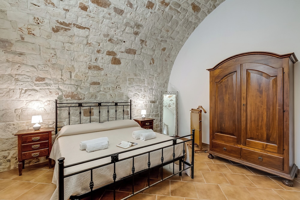 Family Villa, Multiple Bedrooms, 2 Bathrooms (Masseria Pitorre With Pool)