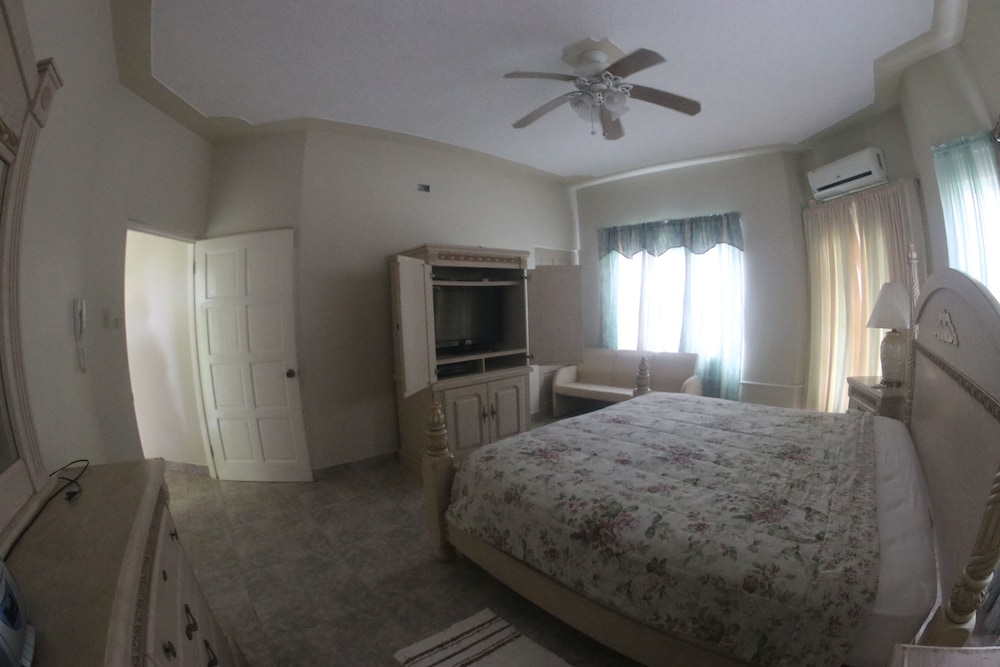 Apartment photo 2