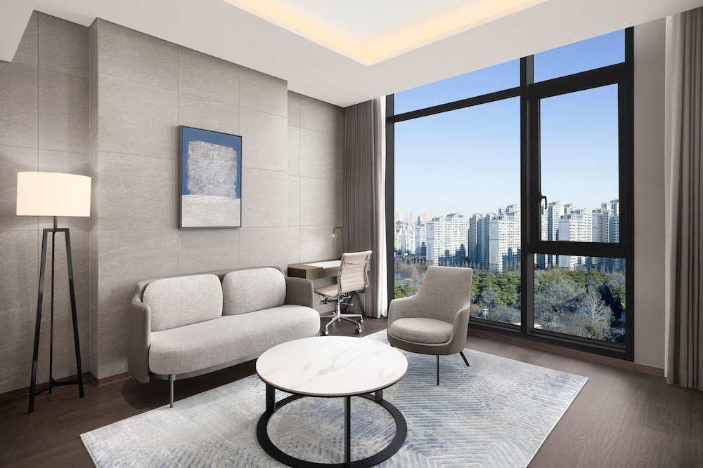 Junior Suite, 1 King Bed, Park View