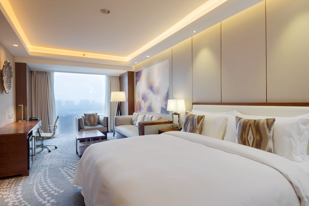 Premium Room, City View - Photo 2