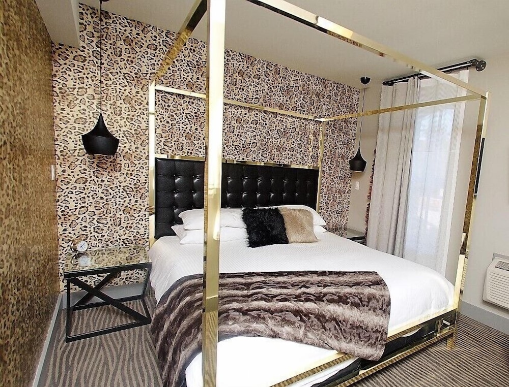 Deluxe Room, 1 King Bed With Sofa Bed, Non Smoking photo 1