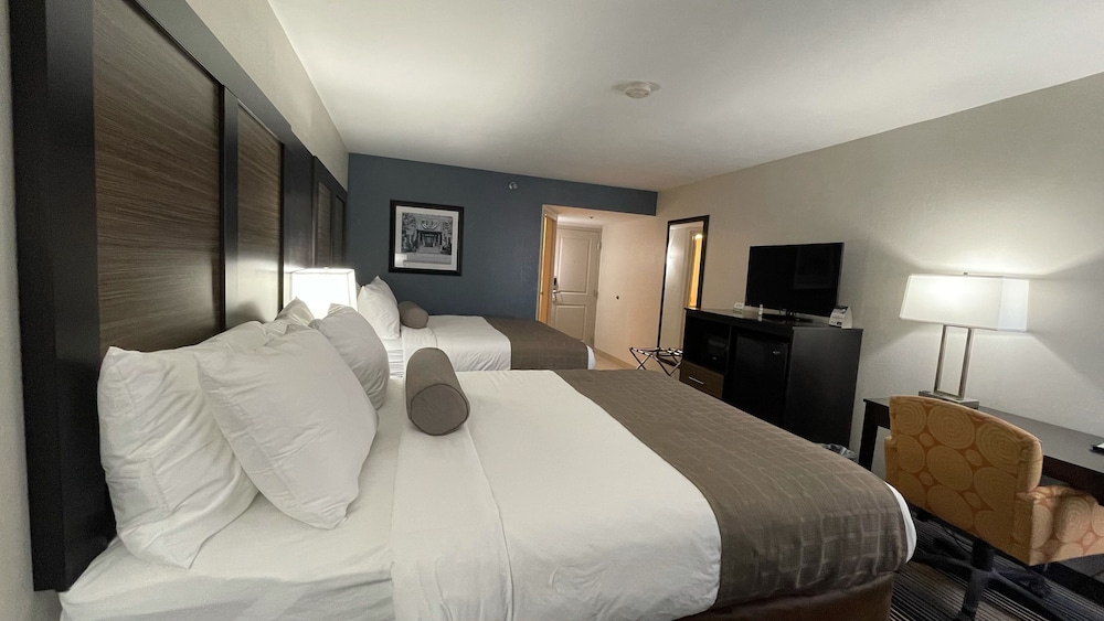 Standard Room, 2 Queen Beds, Non Smoking - Photo 5