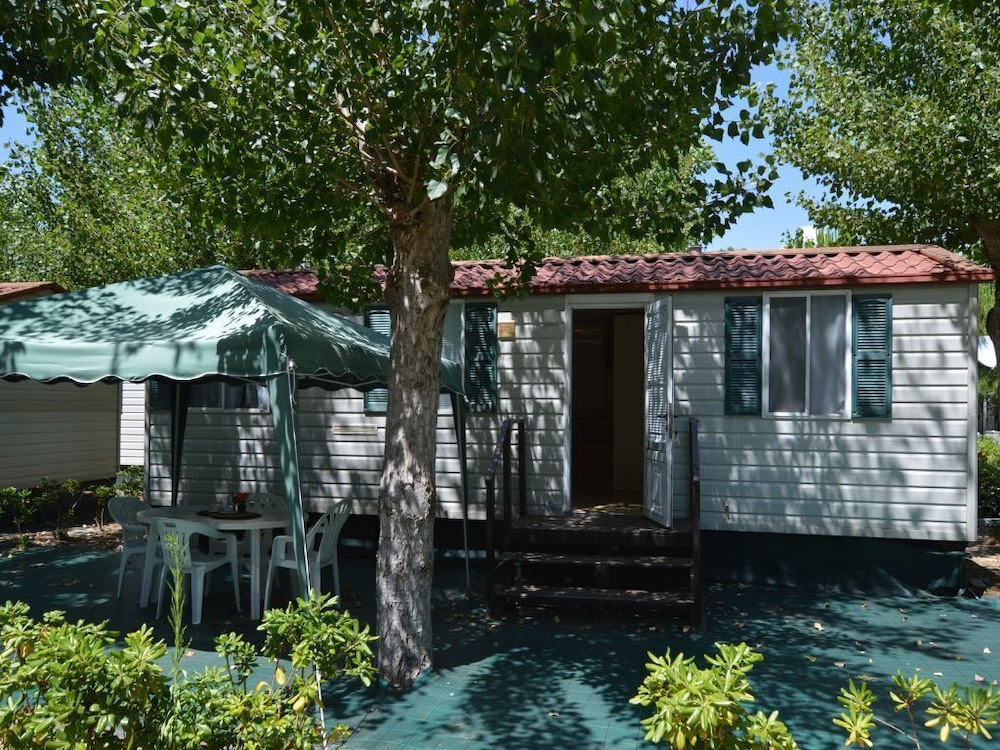 Mobile Home, 2 Bedrooms photo 1