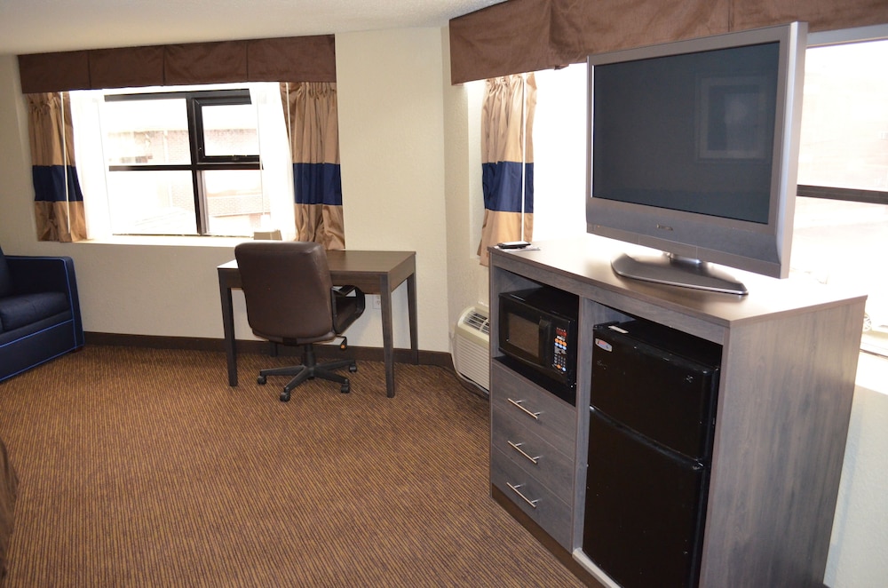 Suite, 1 King Bed, Non Smoking - Photo 1