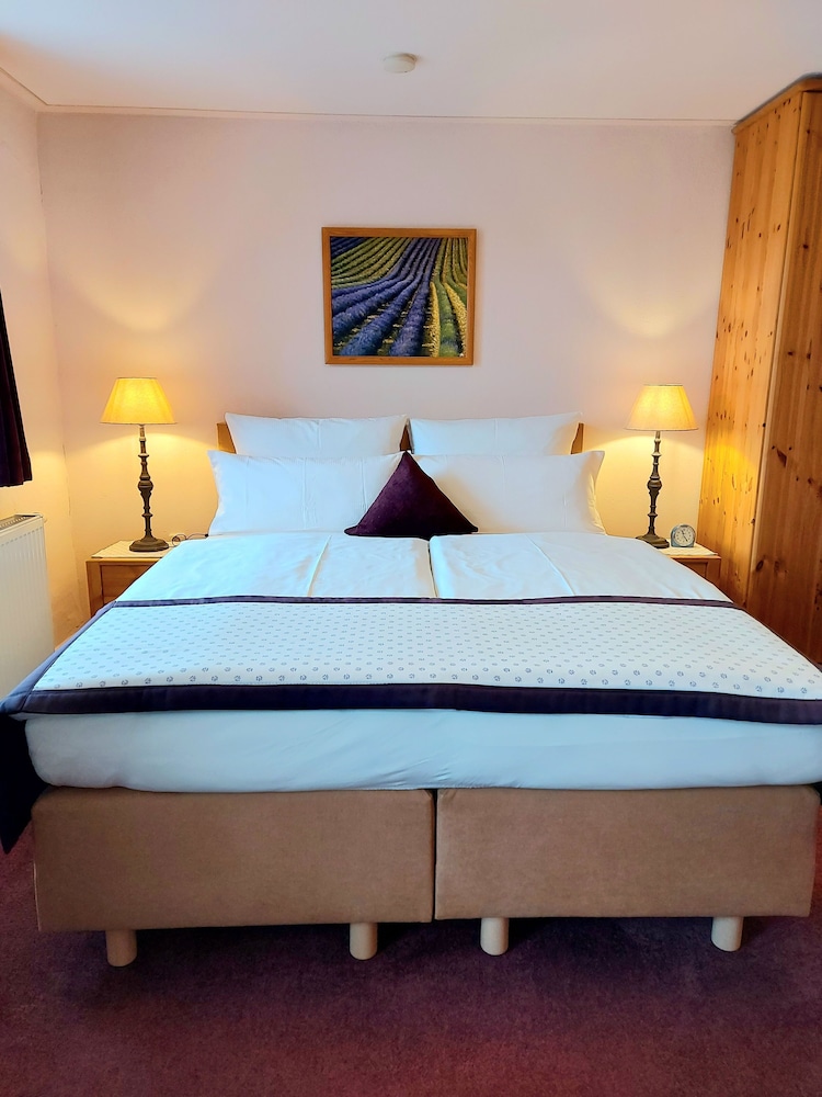 Standard Double Room photo 3