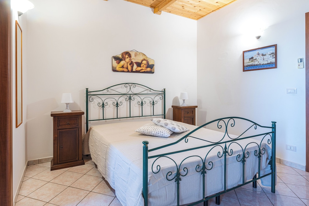 Room (MARINA SERRA) photo 2