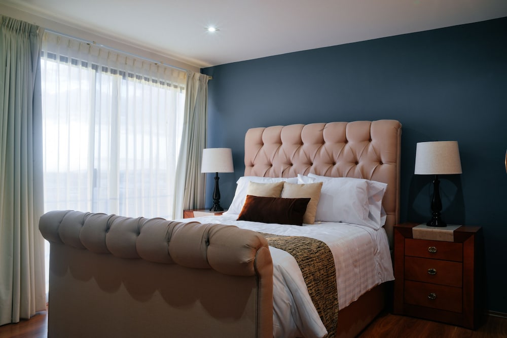 Apartment (1 queen + 2 single beds) photo 2