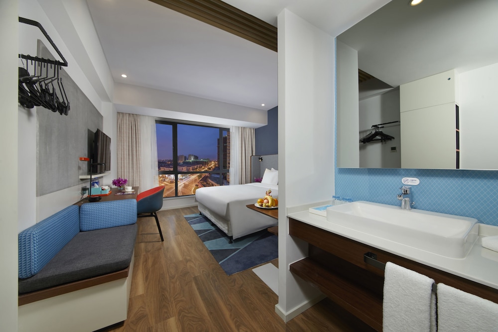 Room (Specialty) photo 2