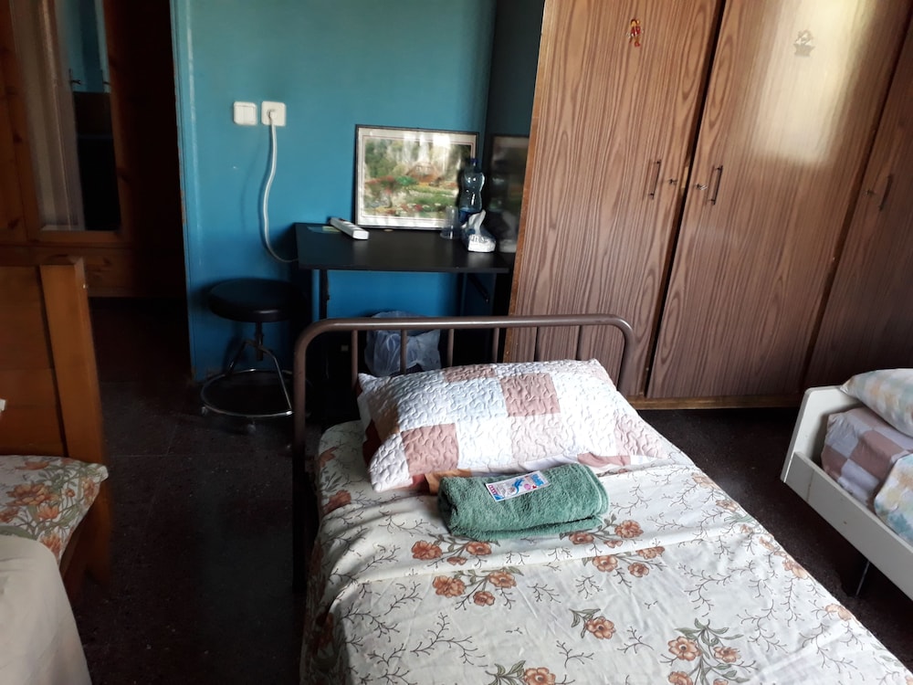Economy Triple Room, Shared Bathroom photo 1