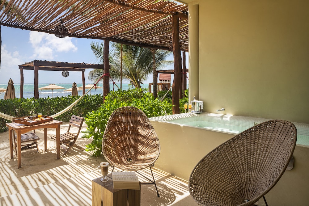 Master Suite Beachfront with Plunge Pool thumbnail 6