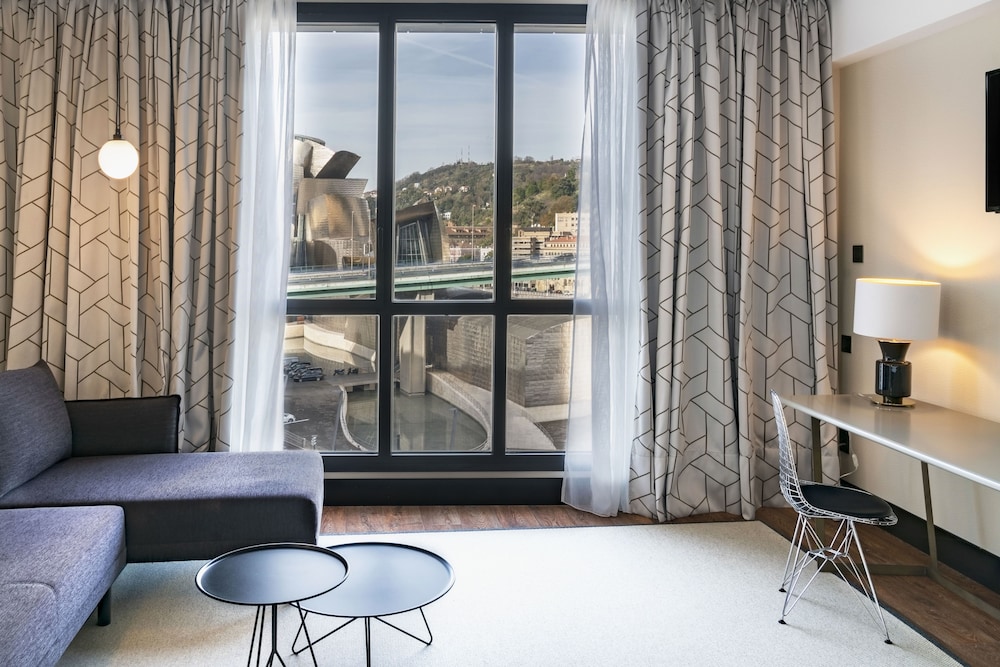 Junior Suite (Guggenheim View, Single Use) - Photo 8