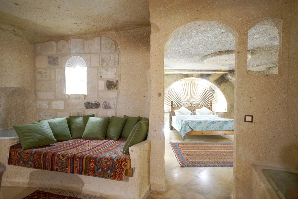 Superior Suite - Photo 20