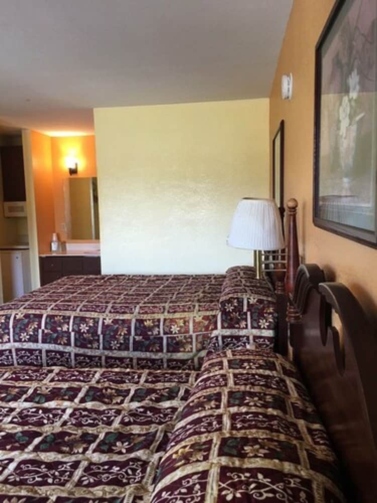 Classic Room, 2 Queen Beds, Non Smoking photo 3