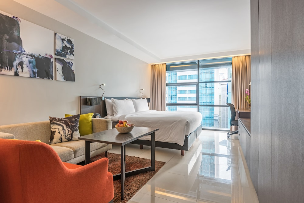 Studio Deluxe Room King Bed