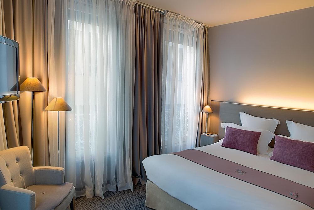 Superior Room, 1 Queen Bed, Non Smoking (Larger Room) - Photo 6
