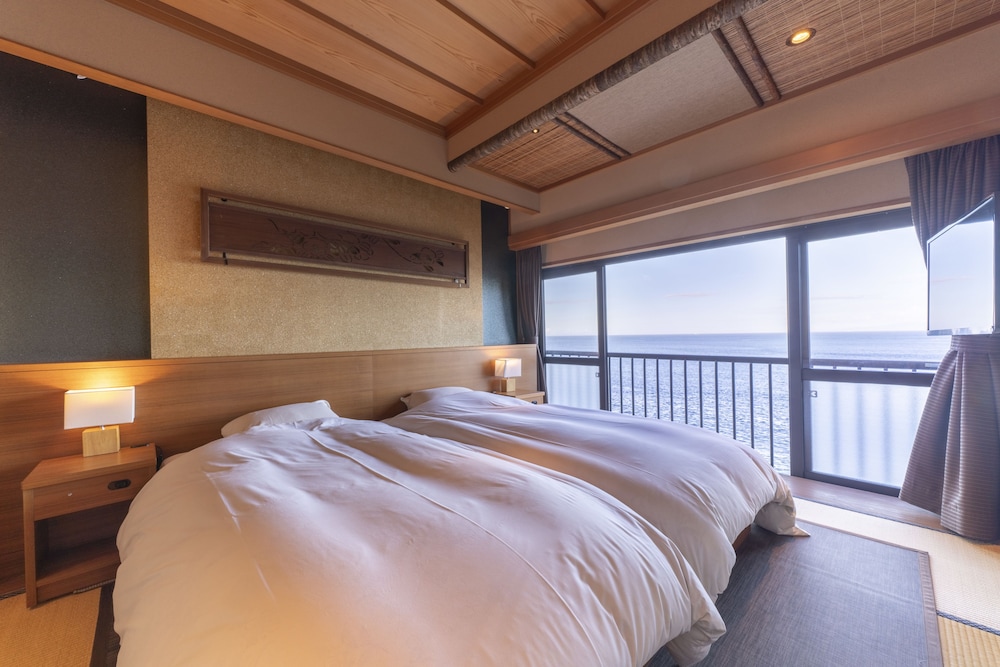 Japanese Western Style Room, Smoking photo 3