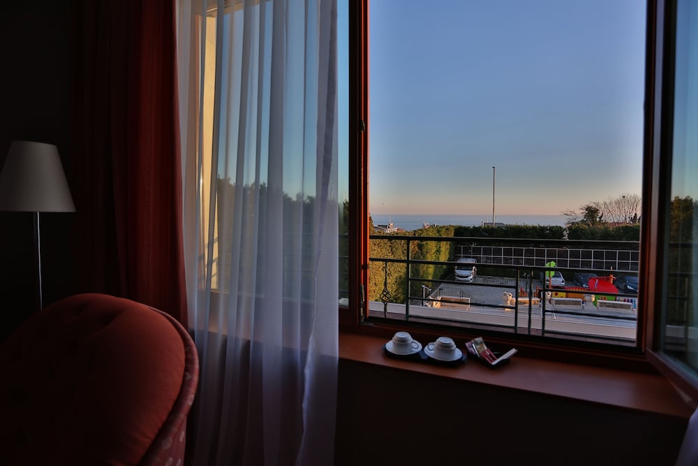 Deluxe Studio, Sea View (Free Room Safe) photo 3